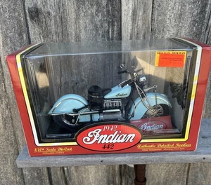 TootsieToy 1942 Indian 442 Diecast 1:10 Scale Model Motorcycle New in Box - Picture 1 of 6