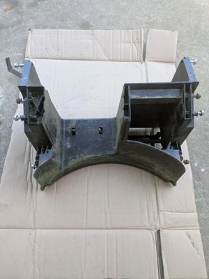 Задняя перегородка Ariens Razor 911605 30127200 и задняя ось 30119251 с винтами - Изображение 1 из 4