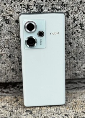 ZTE Nubia Z50 NX711J, 8 Gen2, 12GB+512GB, 6.67" OLED 144Hz, 5000 mAh, Android 15 - Imagen 1 de 3