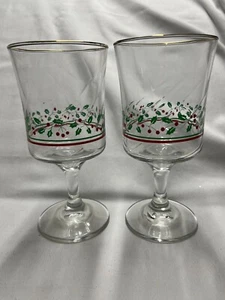 Pair of Holly and Berries Stemmed Drinking Glasses - Picture 1 of 2