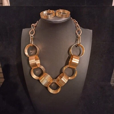 Conjunto de colar e brincos Paparazzi robusto anel de metal tom dourado 20" ST007 - Imagem 1 de 4