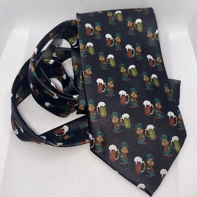 Gravata masculina St. Patrick's Day Leprechaun irlandês segurando uma cerveja - Imagem 1 de 4