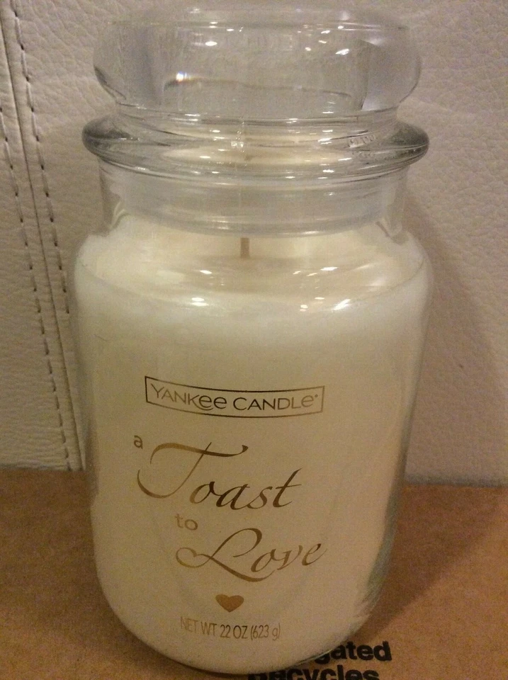 Yankee Candle A Toast to Love Tarro Grande 22oz NUEVO Blanco Boda San Valentín Foto 1 de 1