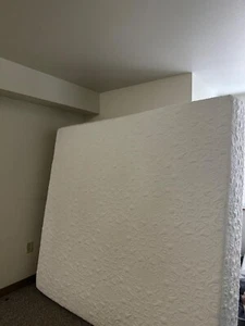 Selling a premium quality King Size Mattress in excellent condition - Picture 1 of 3