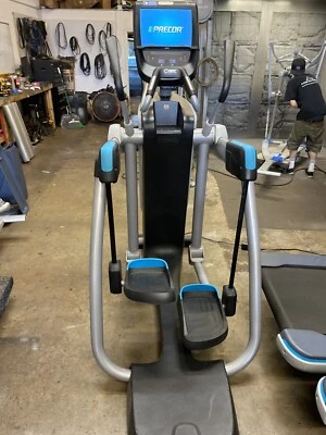 Precor AMT 885 带 Open Stride 带 P82 控制台 - 清洁和服务 — 第 1/4 张图片