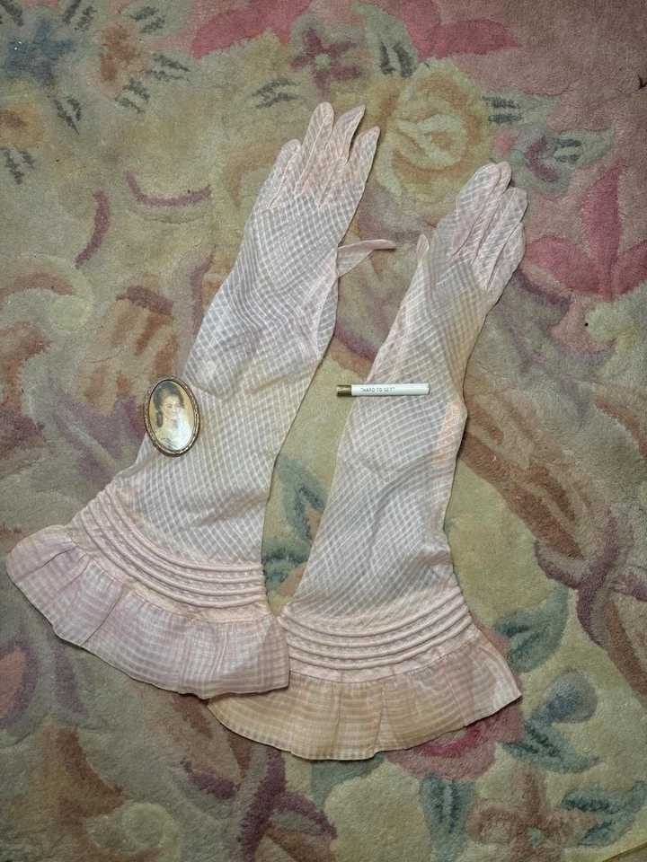 Guantes de Disfraz Transparentes Etiqueta NRA Deadstock De Colección, Puños de Guinga con Volantes, Talla XS / 6 Foto 1 de 4