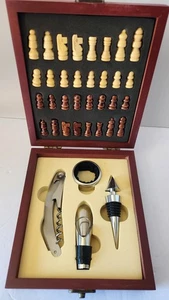 Weinöffner Werkzeugset 4-teilig Korkenzieher Ausgießer Stopper Set mit Schachspiel Holzbox - Bild 1 von 4