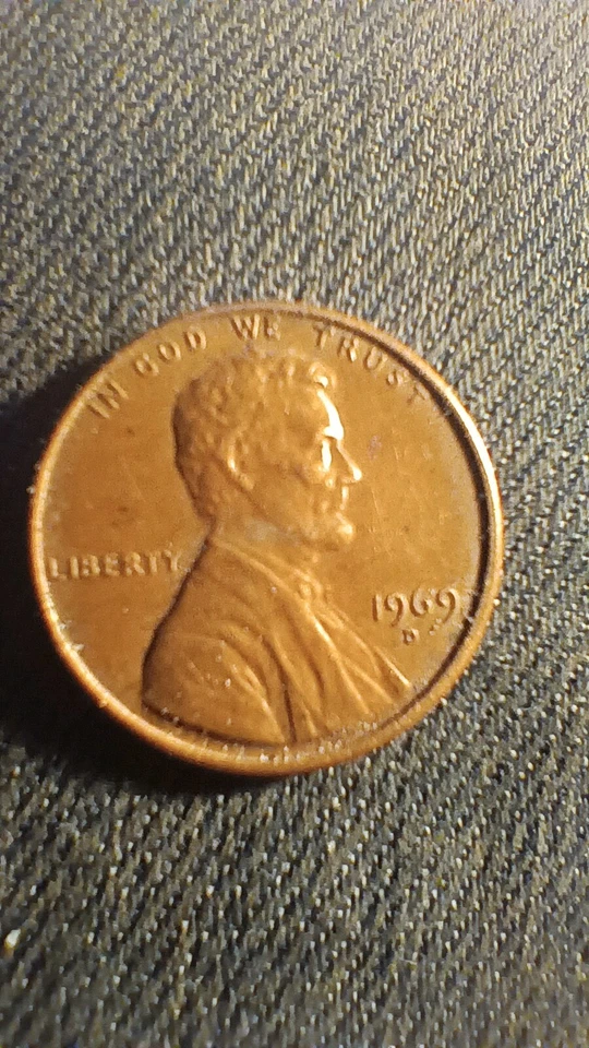 Lincoln Memorial Penny 1969 D floating-roof penny, MULTIPLE ERROR COIN Has FG - Image 1 of 4