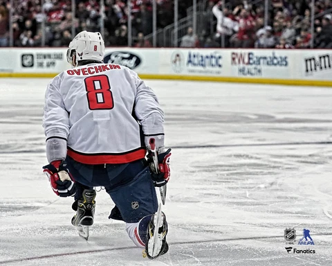 Alex Ovechkin Washington Capitals Unsigned 700th NHL Goal Celebration 8x10 Photo Cover