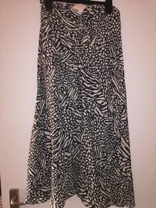 BNWT H&M Skirt Grey cream abstract jungle print Size S Small - Picture 1 of 10