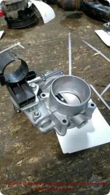 Cuerpo del acelerador de inyección de combustible usado se adapta a: Mazda 3 2013 conjunto de válvula de acelerador 2.0 Foto 1 de 4