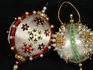 [PAIR] Beaded Red, Green, Ivory Sequin Push Pin Christmas Ornament Faux Pearls - Picture 1 of 7