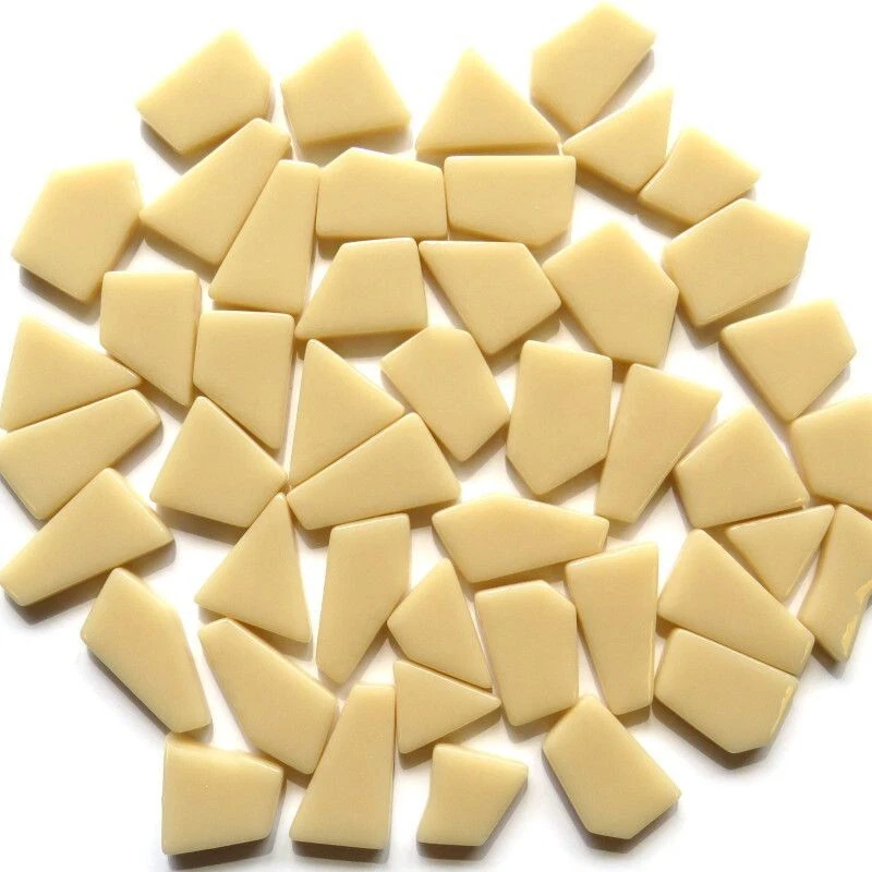 Creme Beige 奇怪切割形状玻璃马赛克瓷砖 - 25 瓷砖 - 尺寸 3/8 至 1 英寸 — 第 1/1 张图片