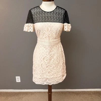 Club Monaco Wollstan Ivory Black Eyelet Lace Sheath Dress sz 2 $268 Formal  - Image 1 of 4
