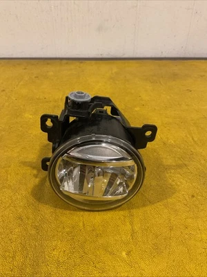 Luz antiniebla LED izquierda o derecha Honda Civic 2016-2018 OEM con soporte como nueva Foto 1 de 4