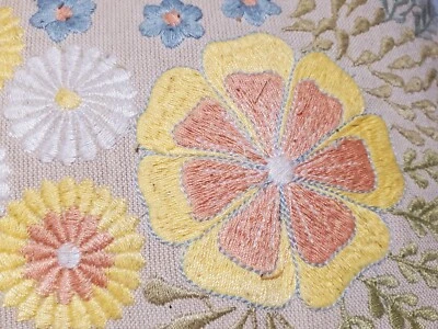 Pier 1 Imports Otoño Bordado Floral 14x14 Acento Almohada Cottage Core Boho Foto 1 de 4