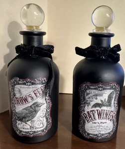 Halloween - Fledermausflügel - Krähenfüße - Tränke Flasche Deko Requisiten - 2er Set - Bild 1 von 10