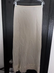Vintage Lady Lynne Nylon Rayon Beige Half Slip Size Medium - Picture 1 of 3
