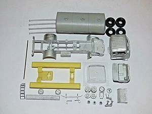 Promod Truck Kits 1/50th Scale Bedford TK Tanker Kit - Picture 1 of 1