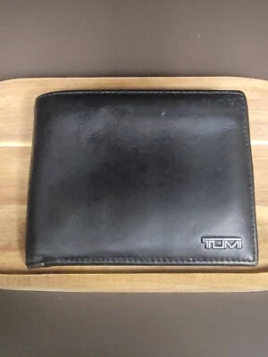 Cartera Tumi Delta Billetera Individual Para Hombre Cartera de Cuero Negra con Soporte de Identificación Foto 1 de 4