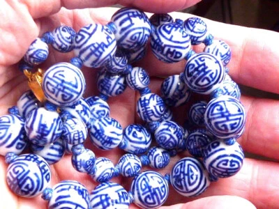 VINTAGE GRADUATED BLUE & WHITE PORCELAIN BEADED NECKLACE 24" CHINESE - Image 1 of 4