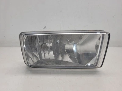 Luz antiniebla derecha para pasajero Chevrolet Silverado 1500 2008-15 - montada en parachoques Foto 1 de 4