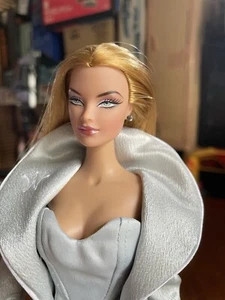 2003 Integrity Toys Fashion Royalty Morning Frost Veronique invierno primer plano Wu - Imagen 1 de 18