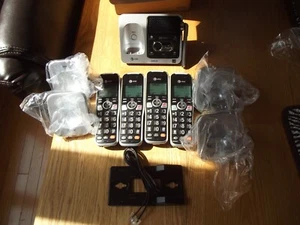 4 station AT&T cordless phone with answering machine/intercom - Zdjęcie 1 z 1