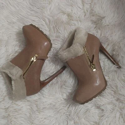 Botas al tobillo Guess para mujer de cuero tostado con ribete de piel sintética marfil talla 7,5 M nuevas sin etiquetas Foto 1 de 4