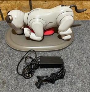 Sony AIBO ERS-1000 Robot Dog - White w/ Platform & Charger - Picture 1 of 15