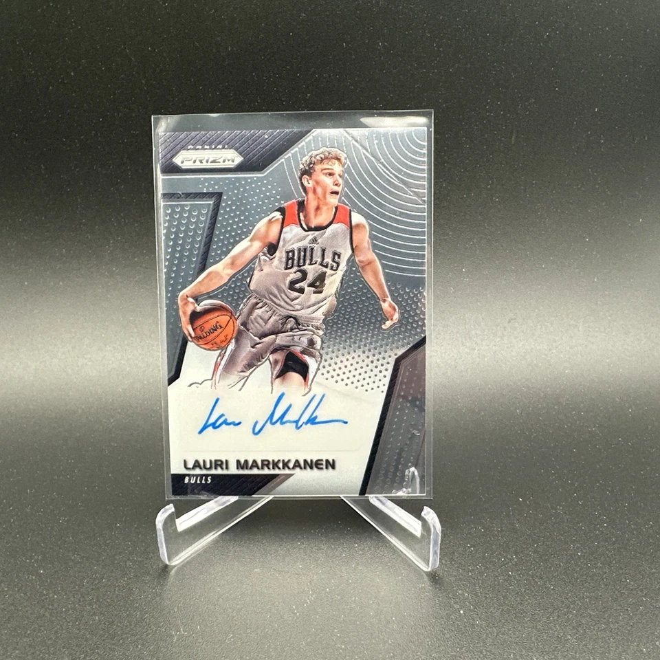 Panini Prizm Rookie Signatures 2017-18 Lauri Markkanen #RS-LM Auto RC Foto 1 de 4