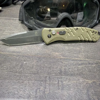 Hecho en EE. UU. Cuchillo de Apertura Asistida Gerber S30V Tanto Hoja Propulsión USADO Verde Foto 1 de 4