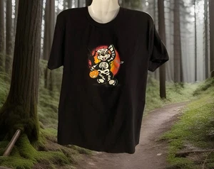 Buc-ee’s size M Doing Spooky Stuff t-shirt Glow in the Dark unisex - Picture 1 of 6