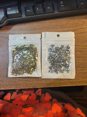 225 piezas dijes de uñas 3D para arte en uñas acrílico cadenas de uñas de metal dorado y plateado Foto 1 de 4