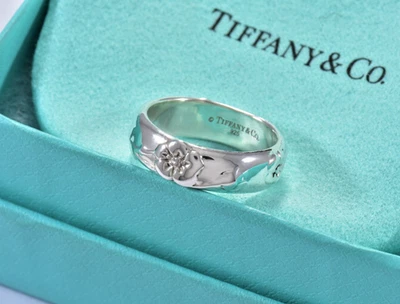 Anillo Tiffany & Co Plata Esterlina Rosa Flor Banda 6mm en Bolsa Naturaleza Foto 1 de 4