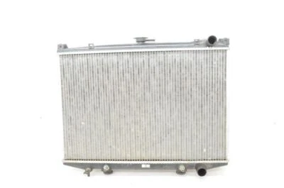 1993-1997 Nissan Pickup Truck King Cab 6cyl Radiator Assembly Foto 1 de 4