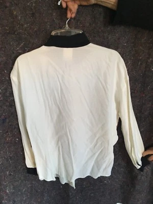 vintage blouse, cool "mock-vest" attached in front, off-white background - Imagem 1 de 2