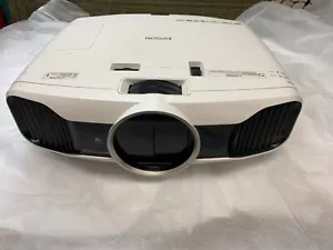 Proyector Epson Powerlite Home Cinema 5020UBE 3D 3LCD - 198 horas - Imagen 1 de 10
