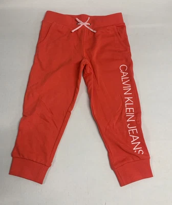 Pantalones de chándal Calvin Klein Jeans para niñas talla 7/8 S rojos con logotipo deletreado con puños Foto 1 de 4