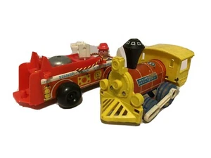 Camion dei pompieri e treno Fisher Price giocattoli vintage anni '60 - Foto 1 di 10