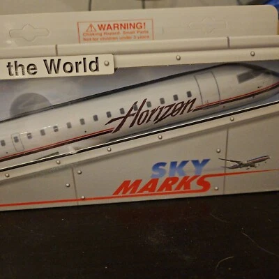 skymarks SKR135 Horizon Air  1/100 CRJ-700 - Image 1 of 4