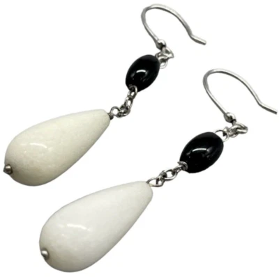 ORECCHINI PENDENTI AD AMO IN PERLE DI ONICE NERO AGATA BIANCA ARGENTO 925 DONNA. - Immagine 1 di 4