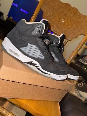 Moonlight Jordan 5 preto e branco tamanho 12.5 novo com caixa de repetição  - Imagem 1 de 4