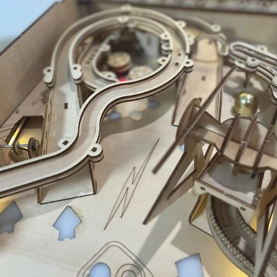 Space Battle Micro Pinball - 3D Wooden Puzzle for DIY Fun & Education Foto 1 de 4