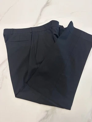 Pantalones de vestir ligeros Armani Collezioni para hombre 34x29 (con dobladillo de 1 3/4"), negros Foto 1 de 4