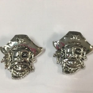 Set of 2 Sports Themed Brooches (N) - Picture 1 of 4