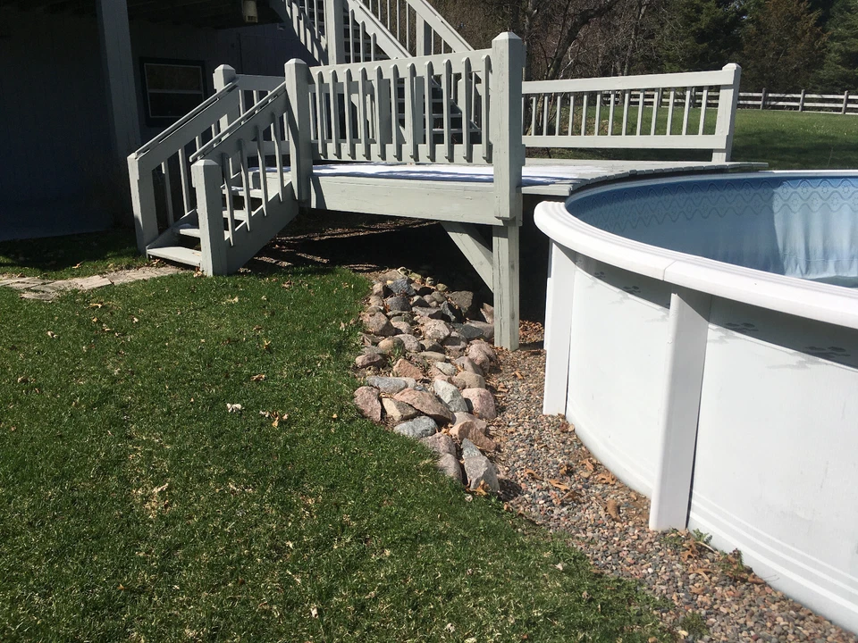 Sobre el suelo - 24' Rnd.  Piscina/revestimiento x 48" de profundidad no incluido. Foto 1 de 3