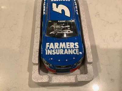 Tarjeta diecast y autografiada de Kasey Kahne 2013 Farmers Insurance Elite Foto 1 de 4