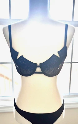 Conjunto Victoria Secret vintage negro | sujetador de encaje y cuero azul Foto 1 de 4