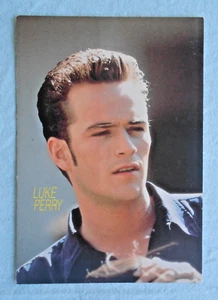 BEVERLY HILLS 90210 - POSTCARD / CARTOLINA /Luke Perry/Dylan McKay/Riverdale - Bild 1 von 2